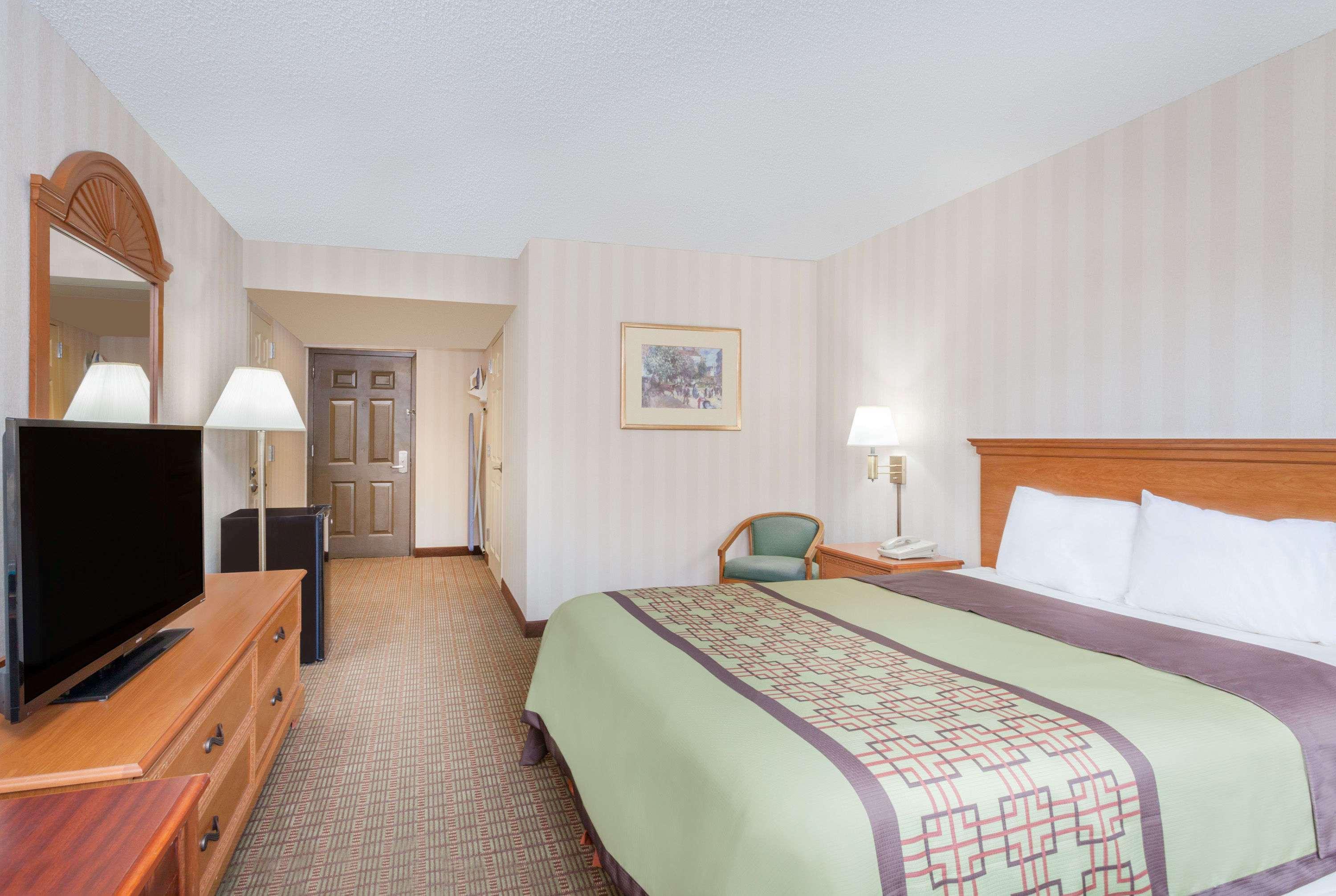 Days Inn By Wyndham Albany Suny Bagian luar foto