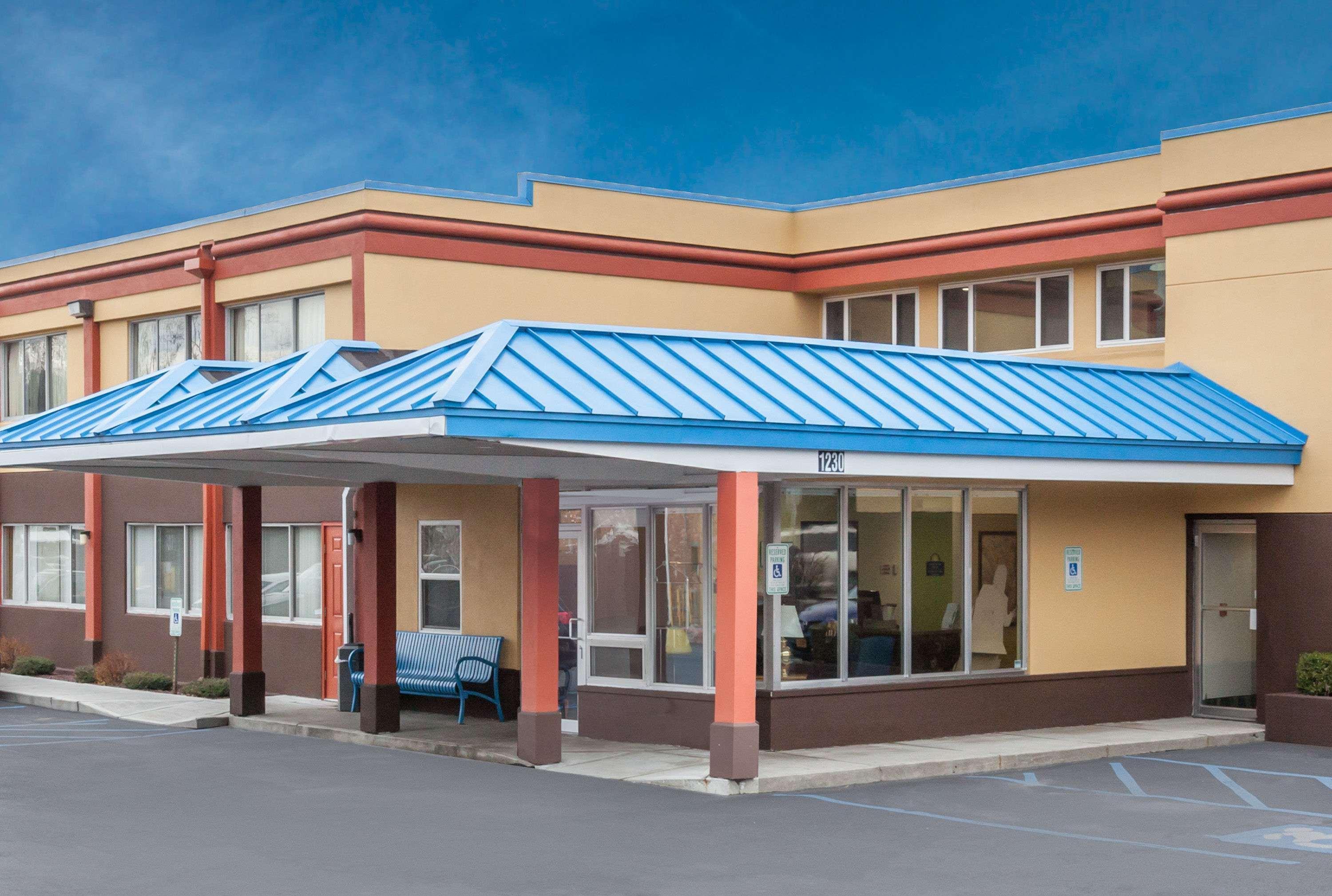 Days Inn By Wyndham Albany Suny Bagian luar foto