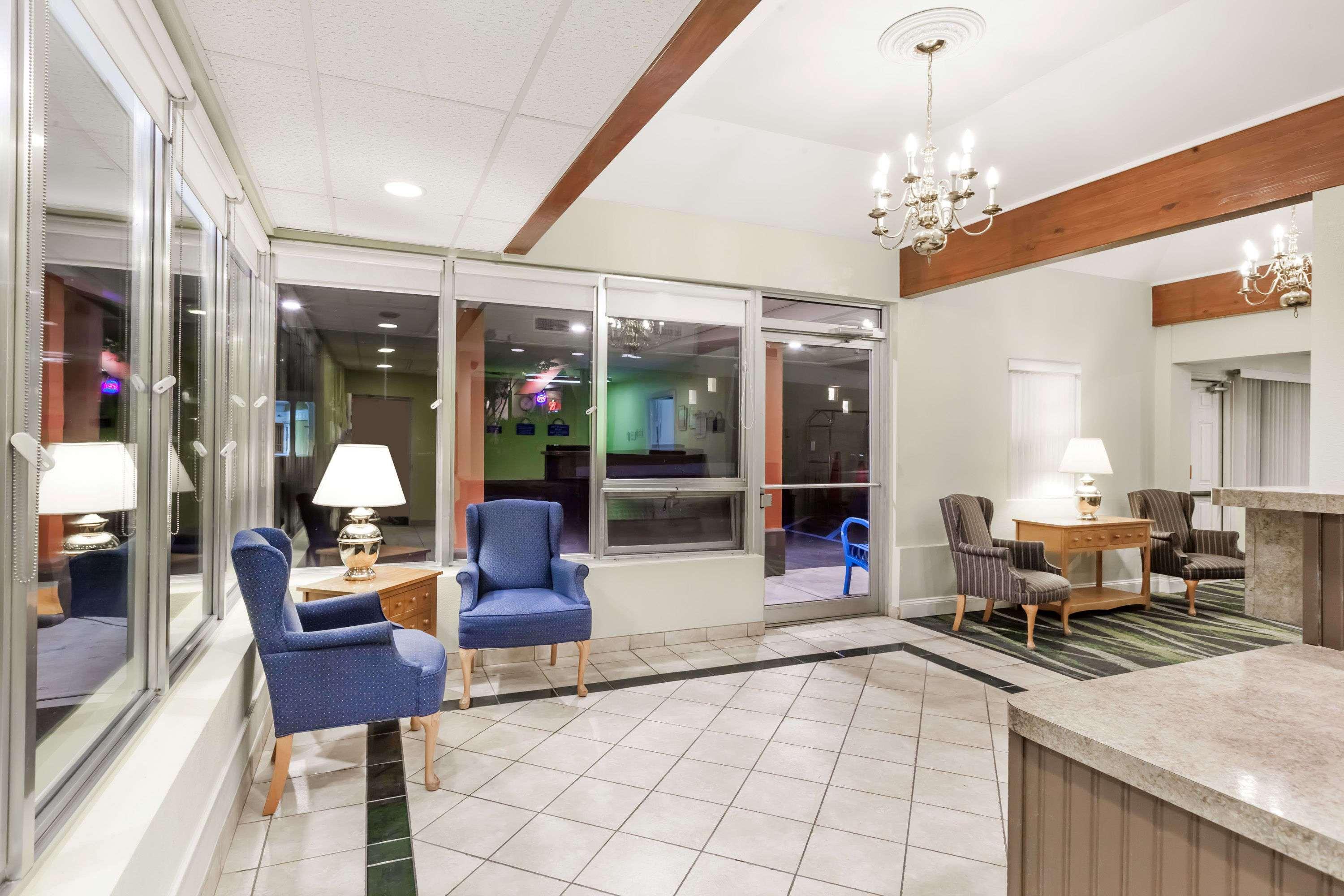 Days Inn By Wyndham Albany Suny Bagian luar foto