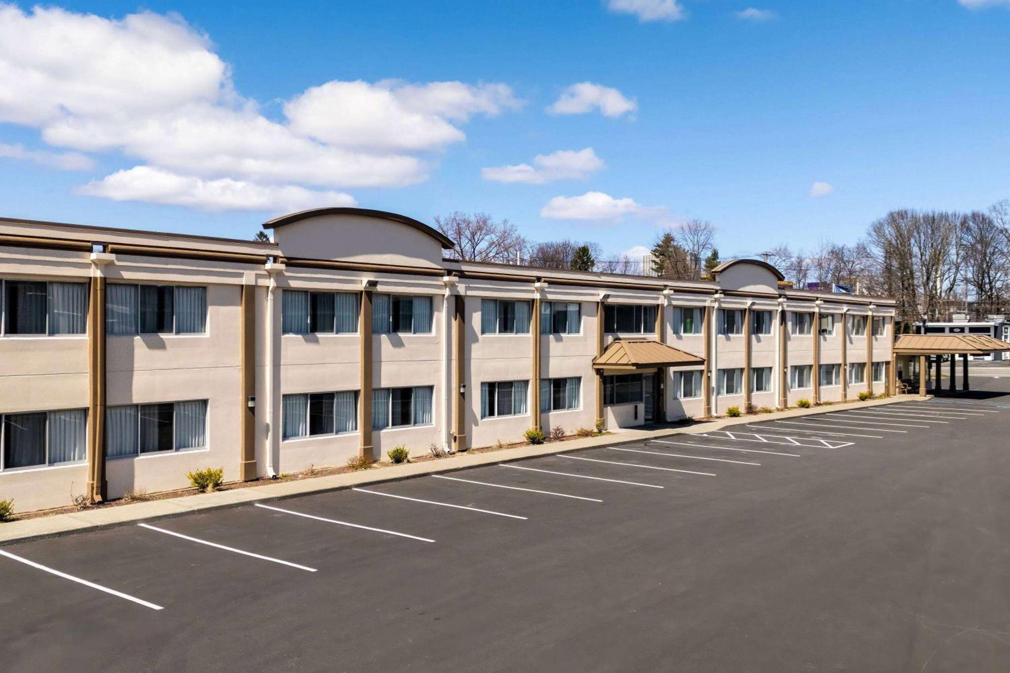 Days Inn By Wyndham Albany Suny Bagian luar foto