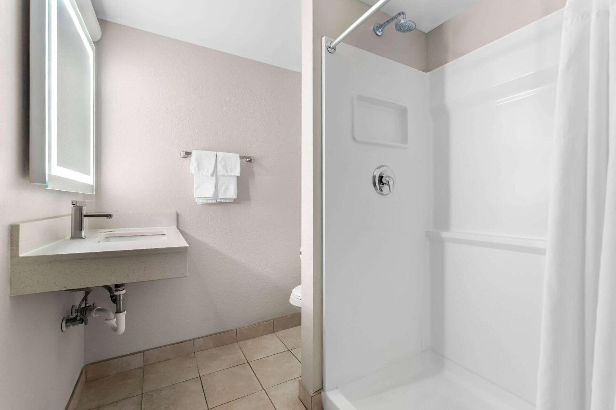 Days Inn By Wyndham Albany Suny Bagian luar foto