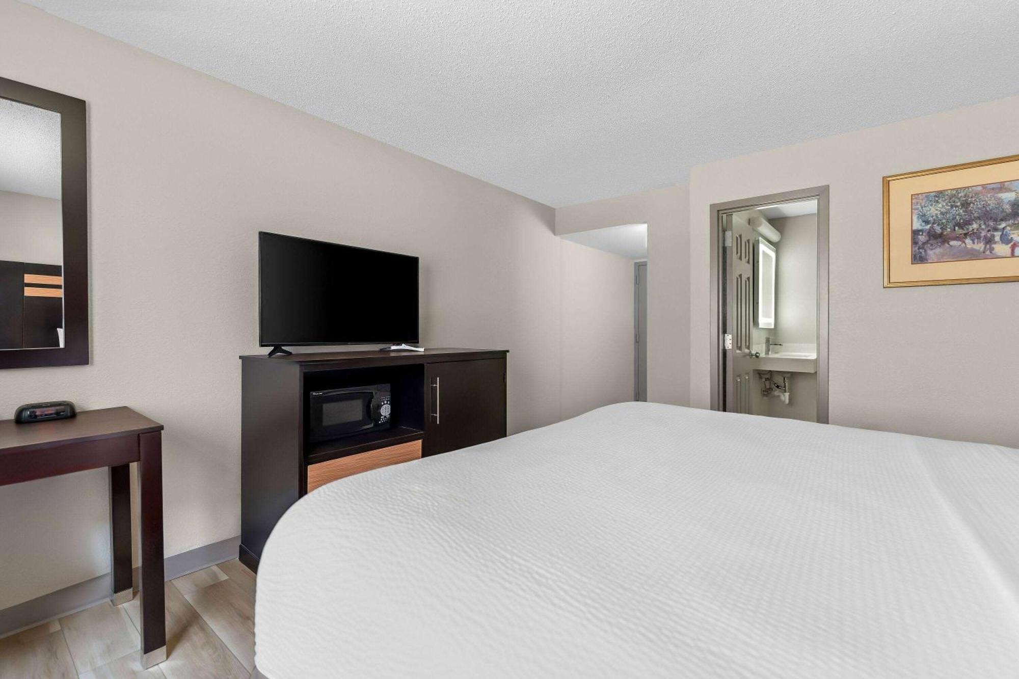 Days Inn By Wyndham Albany Suny Bagian luar foto