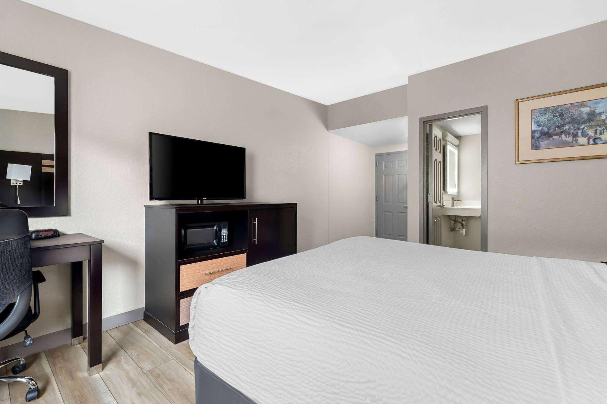 Days Inn By Wyndham Albany Suny Bagian luar foto