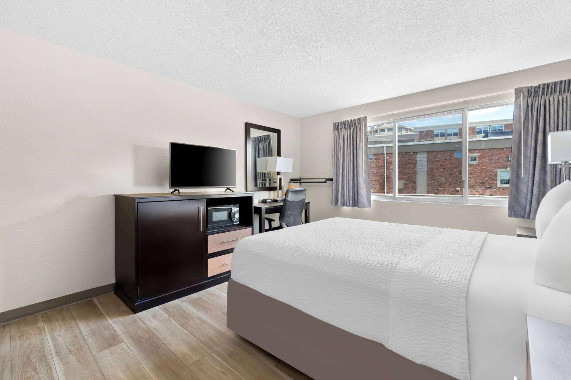 Days Inn By Wyndham Albany Suny Bagian luar foto