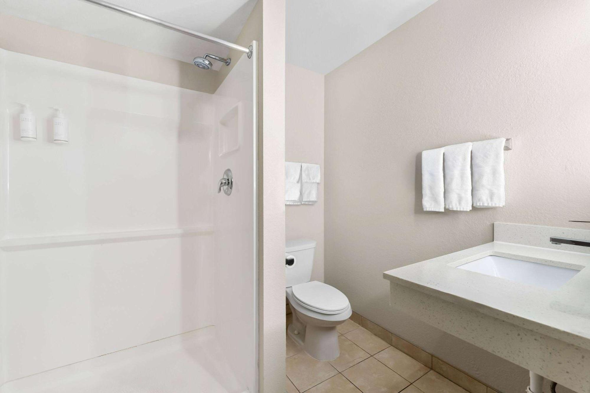 Days Inn By Wyndham Albany Suny Bagian luar foto