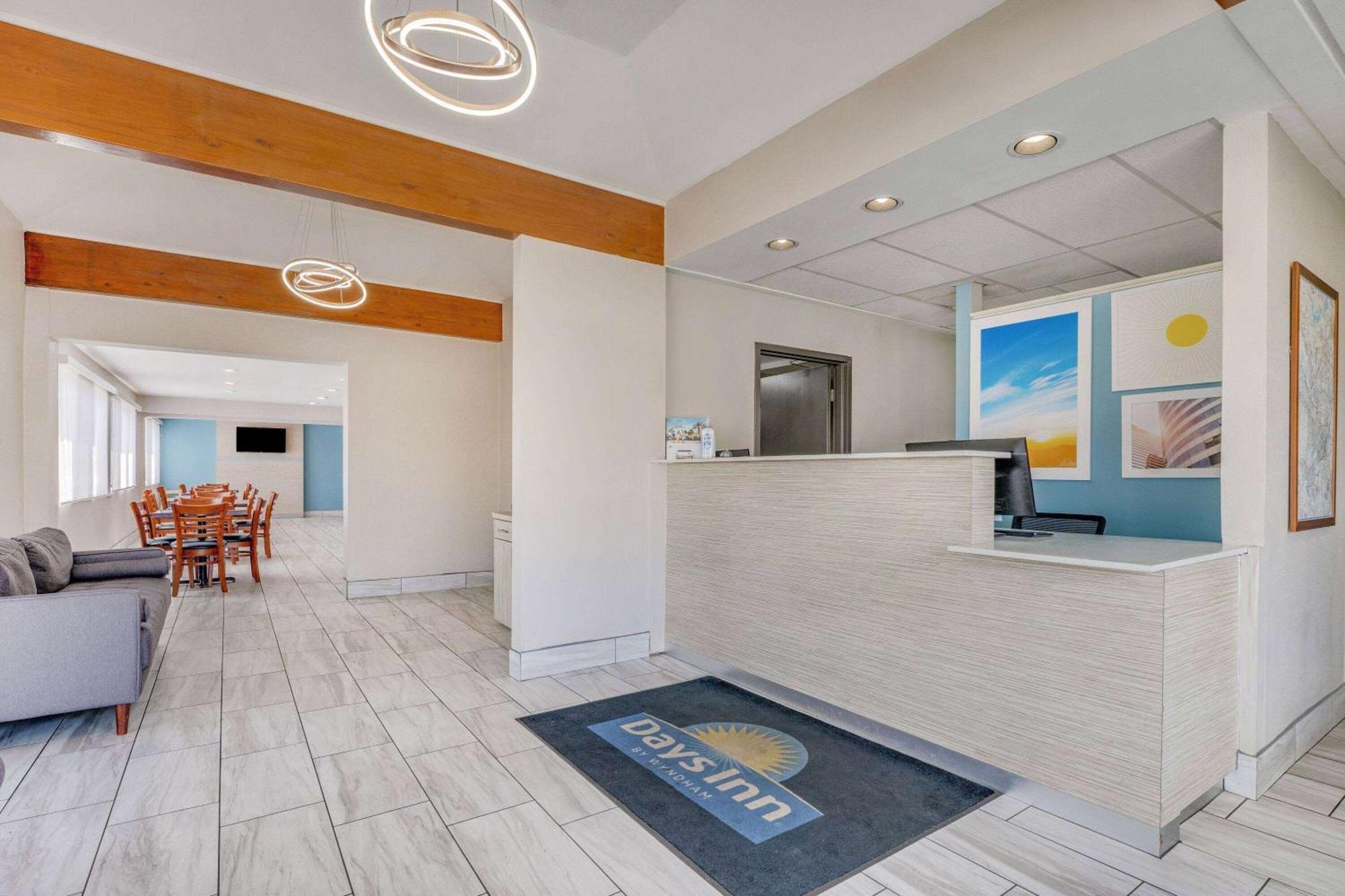 Days Inn By Wyndham Albany Suny Bagian luar foto