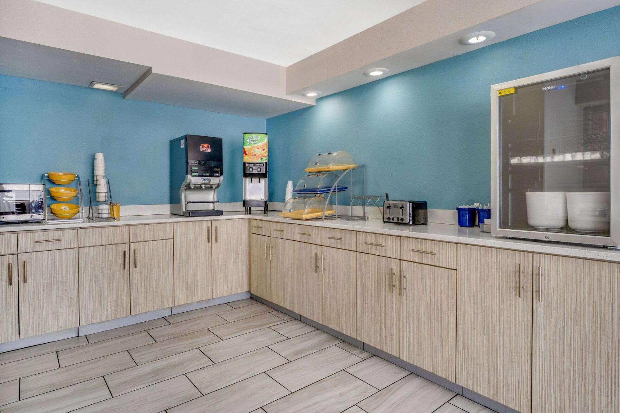 Days Inn By Wyndham Albany Suny Bagian luar foto