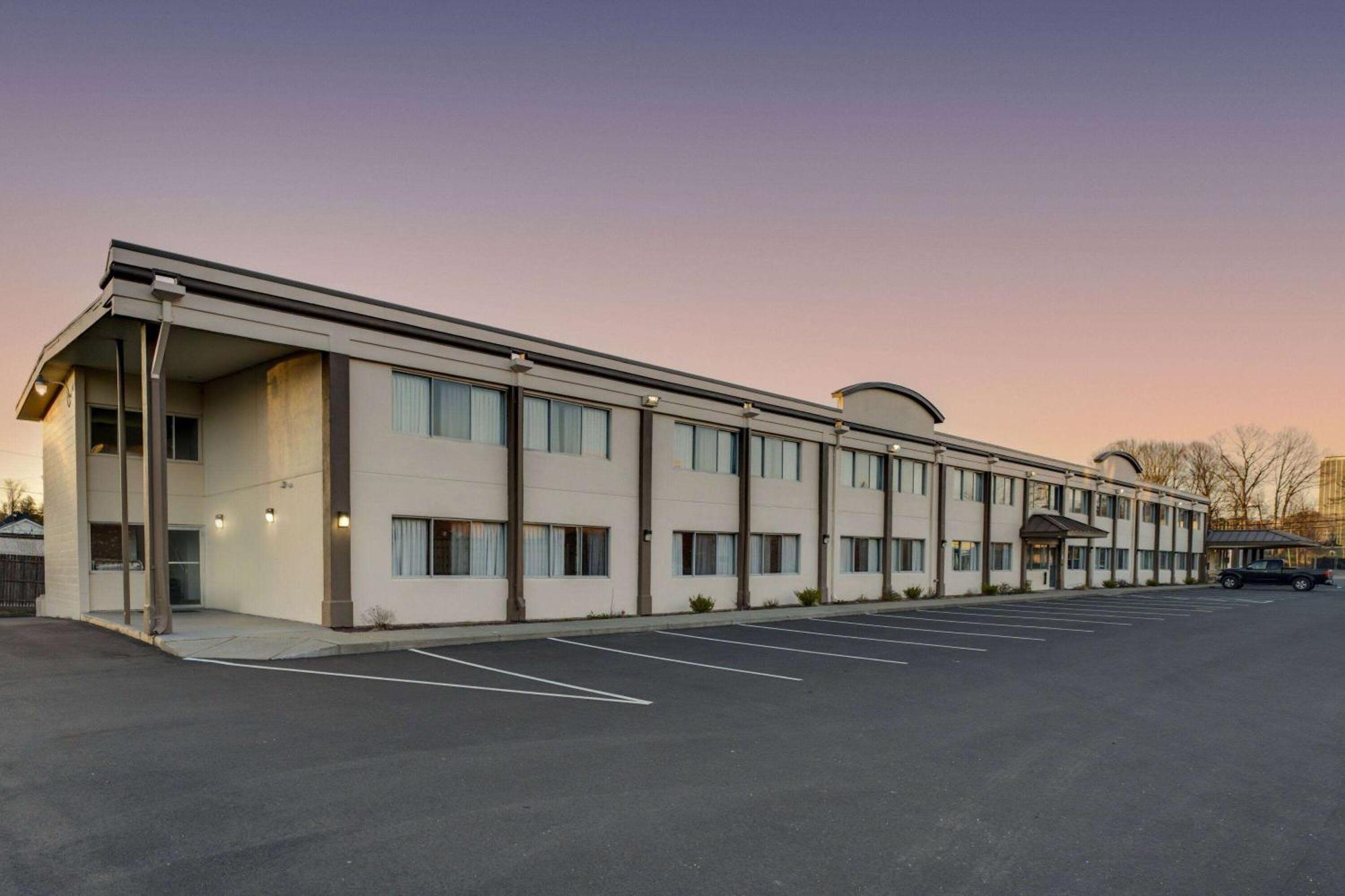 Days Inn By Wyndham Albany Suny Bagian luar foto