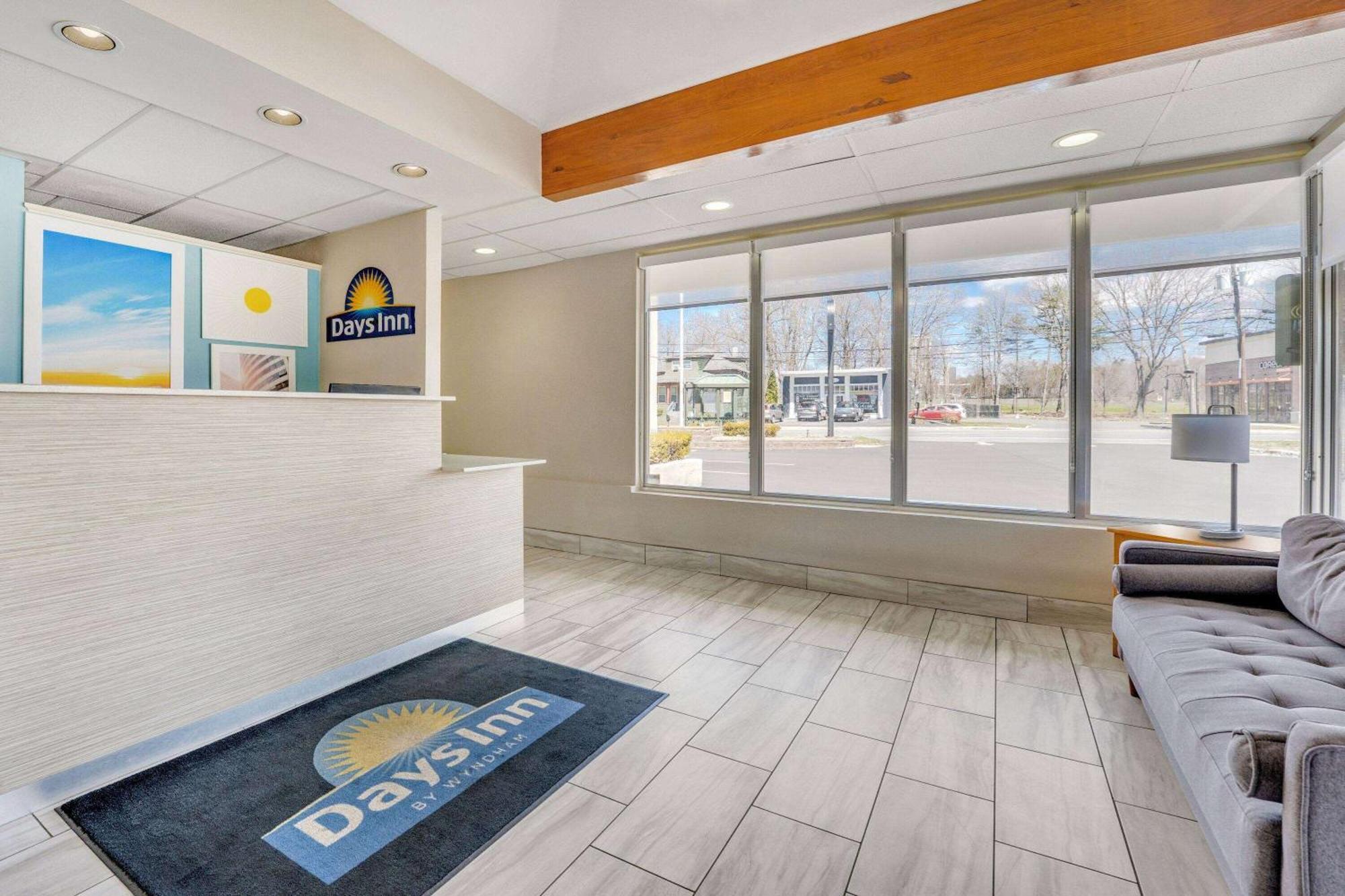 Days Inn By Wyndham Albany Suny Bagian luar foto